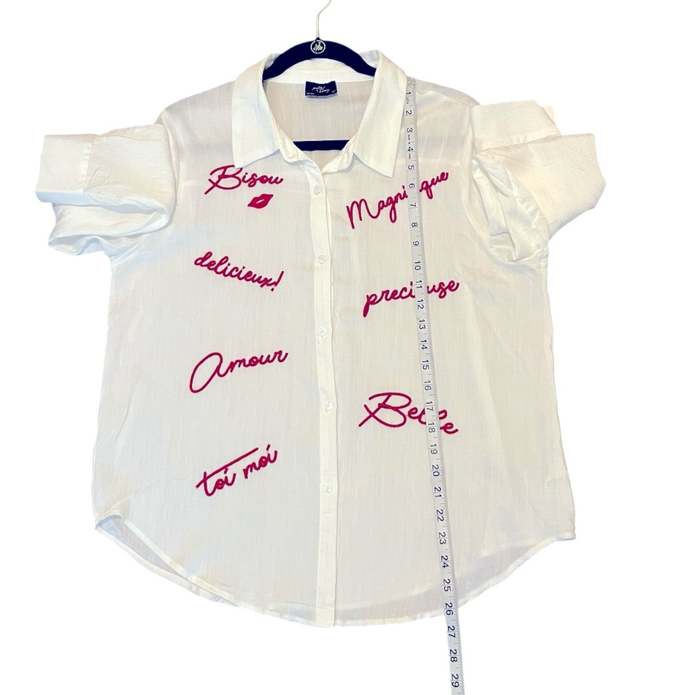 Milk & Honey White & Red Amour Embroidered Button Down Blouse Size: Large - Picture 7 of 9